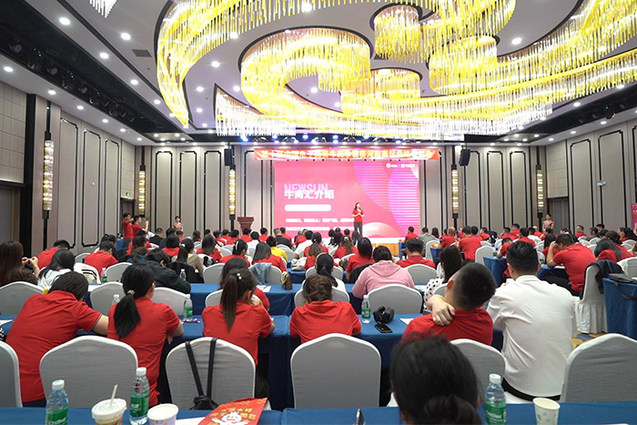 BSport体育官网照明集团创始人荆明慧