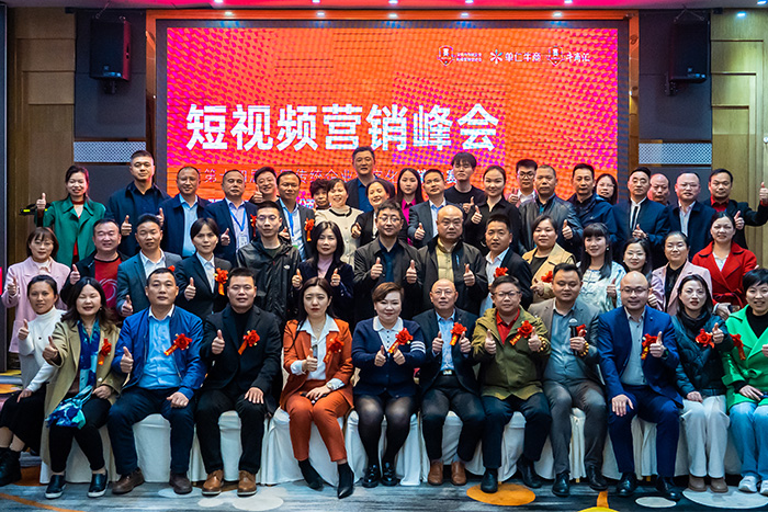 BSport体育官网照明集团总经理荆明慧