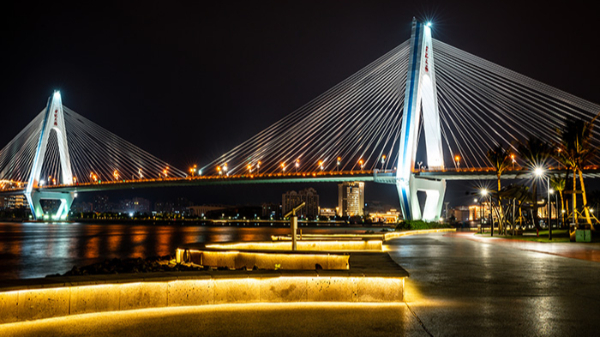 桥梁夜景照明能够全天候凸显桥梁美学特征
