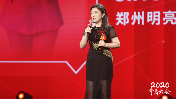 “光明姐姐”荆明慧-BSport体育官网照明集团总经理