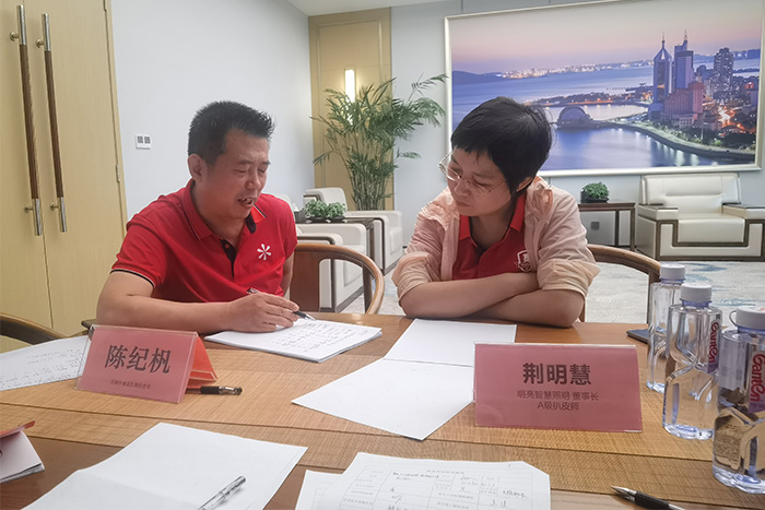 BSport体育官网照明总经理荆明慧为企业梳理定位