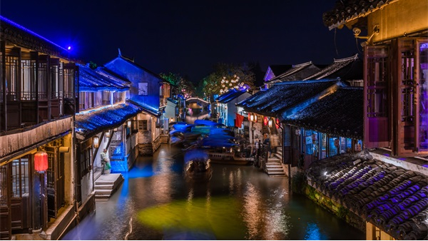 灯光如何设计才能打造独具特色的旅游景点？